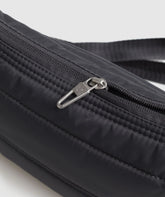 حقيبة كتف بلون أسود وسحاب عالي الجودة، المنتج: حقيبة كتف عصرية مميزة، العلامة التجارية: SAUDI SHARK.